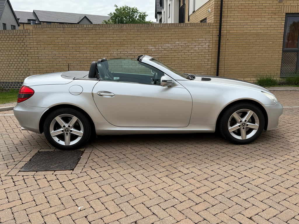 Mercedes slk200
Slk200 kkmpressor auto 
1.8 petrol
181bhp
Bluetooth 
Air con
Electric windows 
Leather seats
No Servis history 
Mot 5.08.2026
Very low mileage 48969
2 key  
Cat n 2020