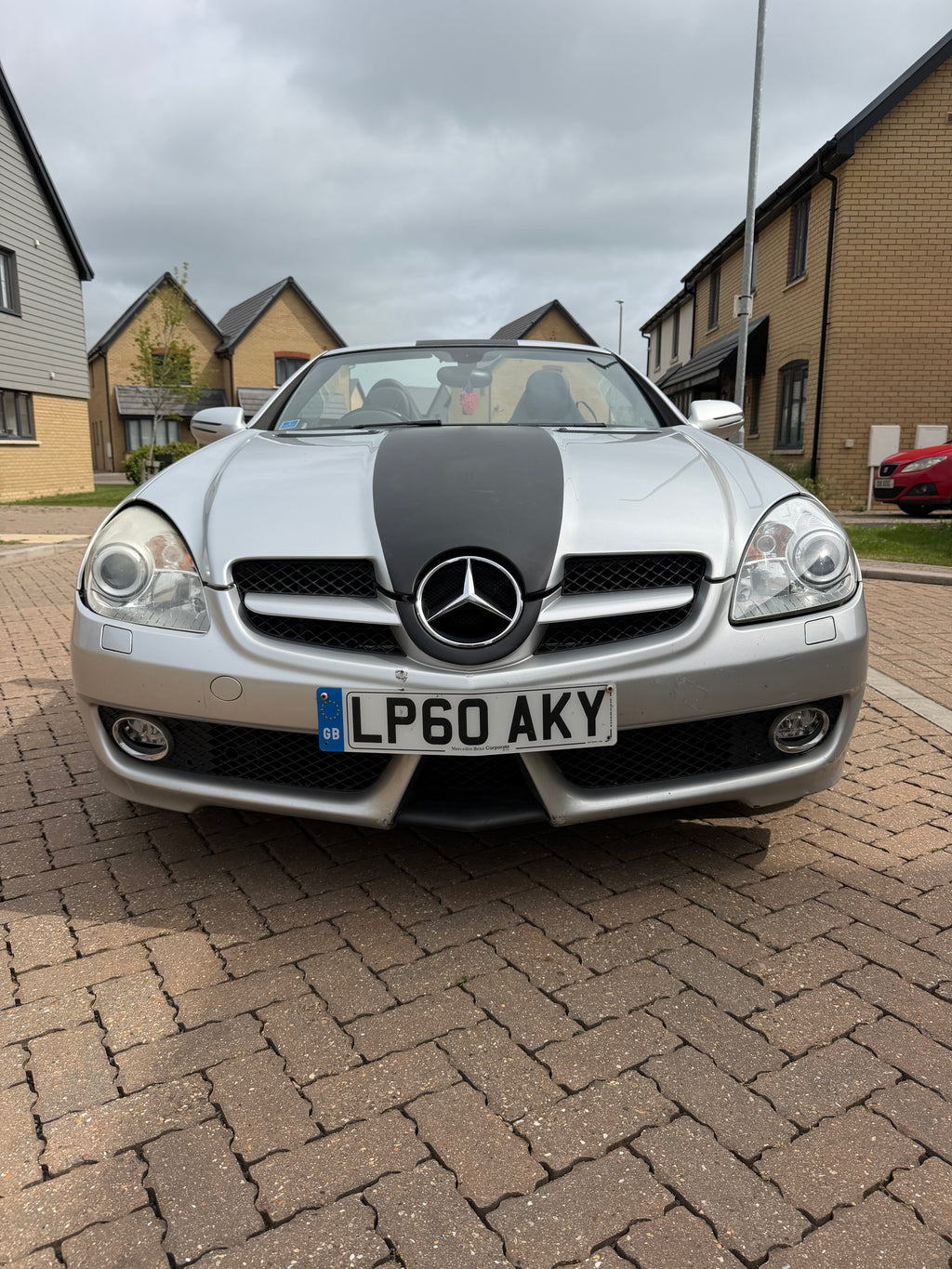 Mercedes slk200
Slk200 kkmpressor auto 
1.8 petrol
181bhp
Bluetooth 
Air con
Electric windows 
Leather seats
No Servis history 
Mot 5.08.2026
Very low mileage 48969
2 key  
Cat n 2020