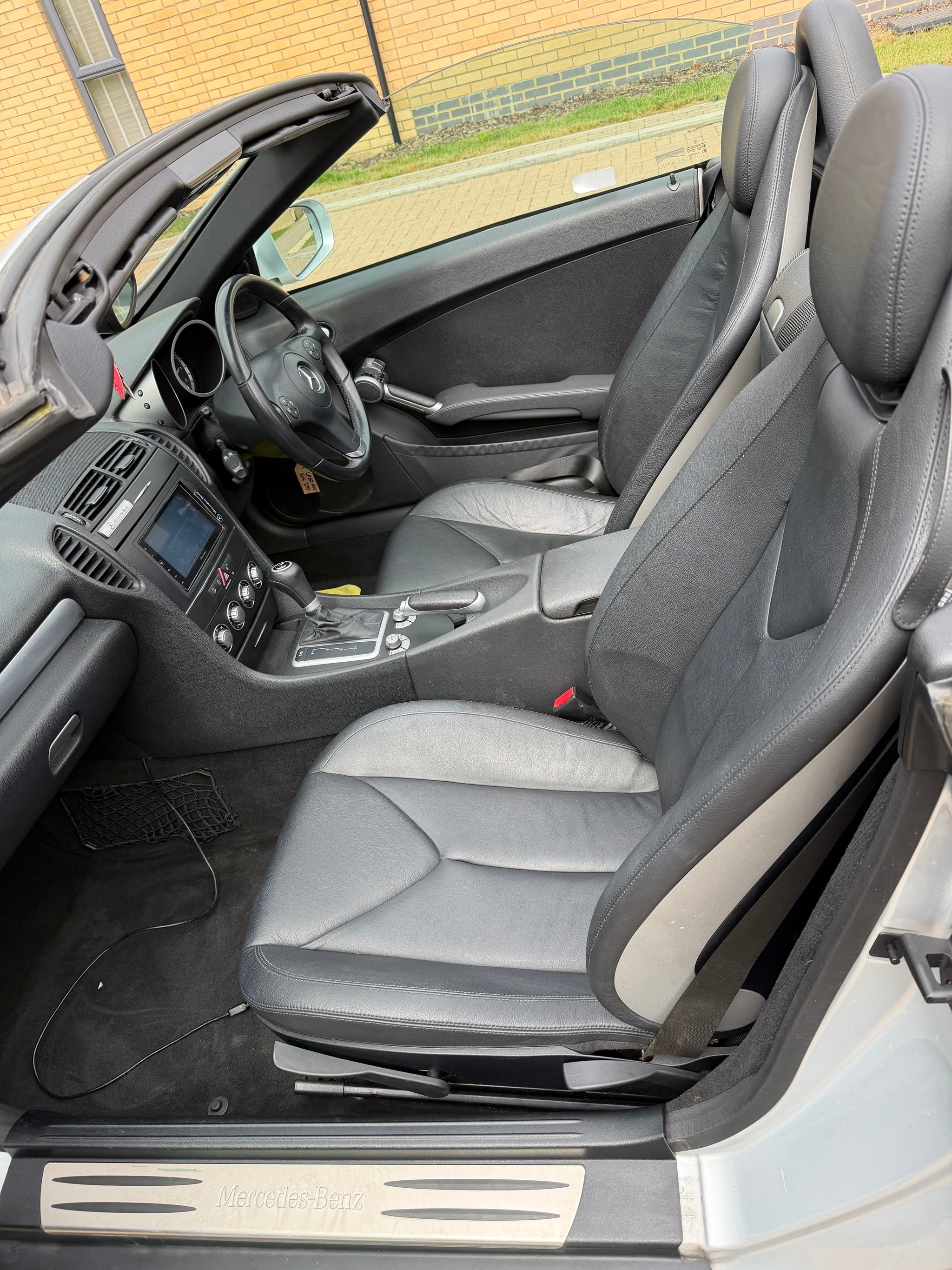 Mercedes slk200
Slk200 kkmpressor auto 
1.8 petrol
181bhp
Bluetooth 
Air con
Electric windows 
Leather seats
No Servis history 
Mot 5.08.2026
Very low mileage 48969
2 key  
Cat n 2020