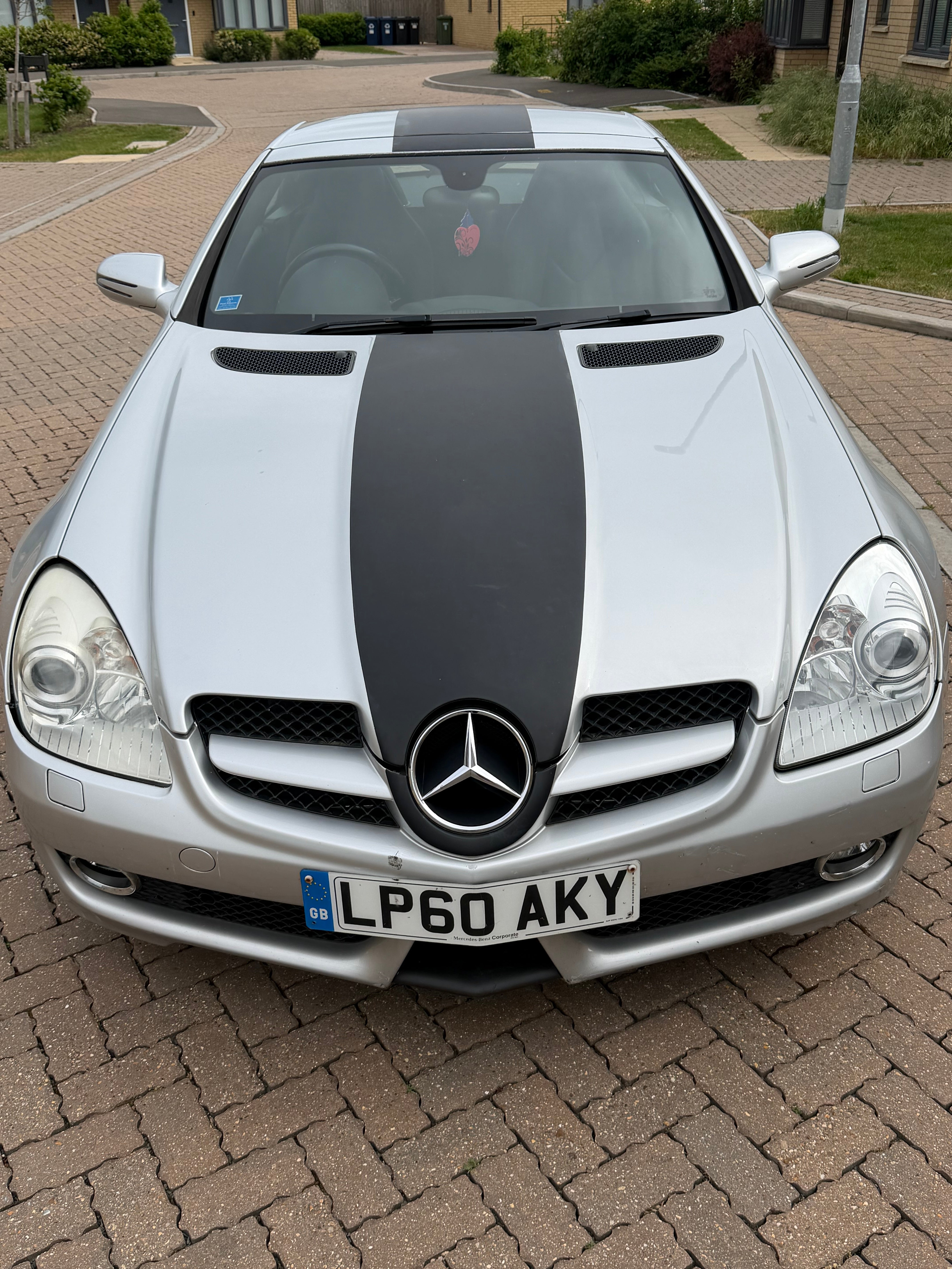 Mercedes slk200
Slk200 kkmpressor auto 
1.8 petrol
181bhp
Bluetooth 
Air con
Electric windows 
Leather seats
No Servis history 
Mot 5.08.2026
Very low mileage 48969
2 key  
Cat n 2020