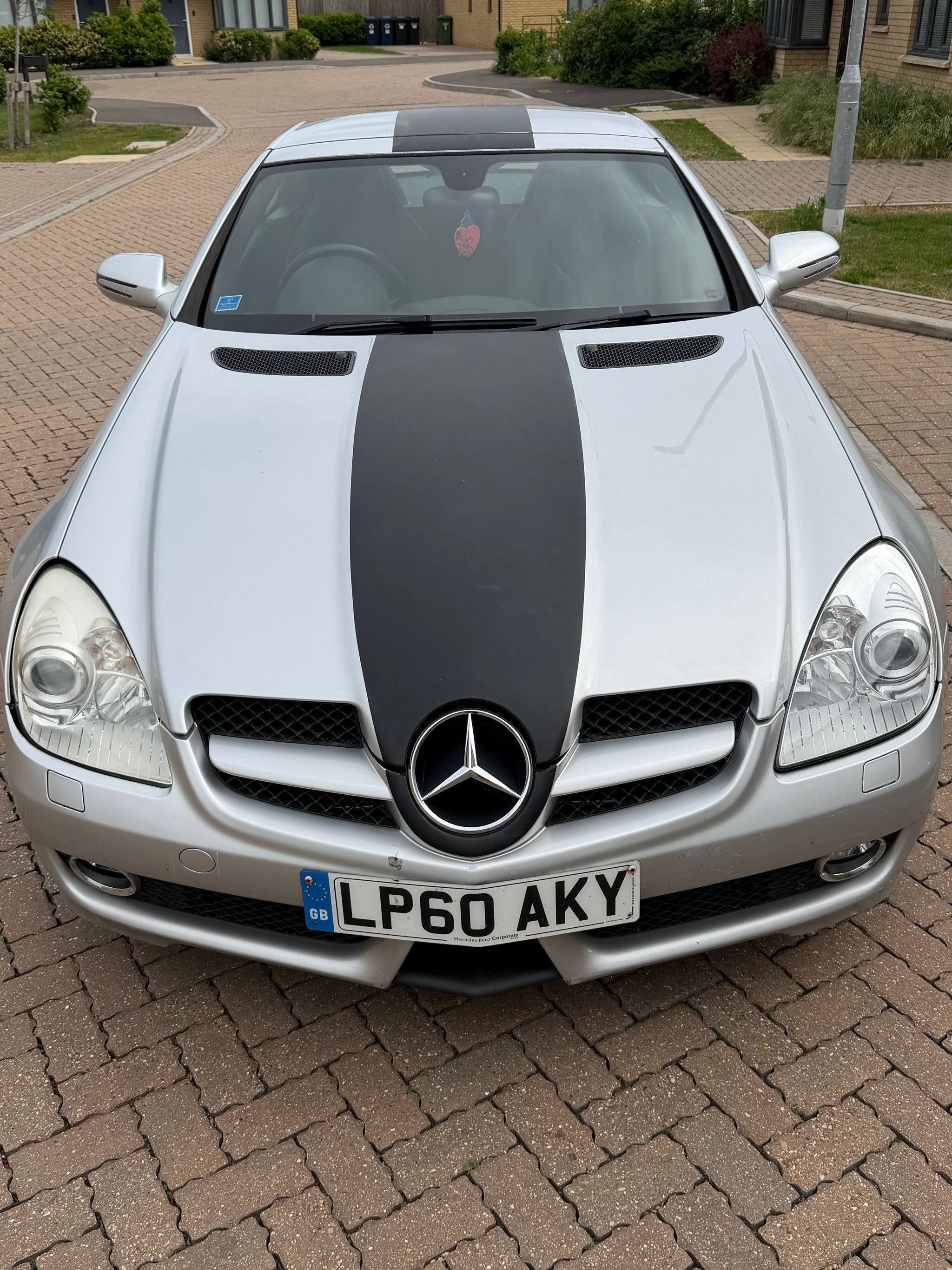 Mercedes slk200
Slk200 kkmpressor auto 
1.8 petrol
181bhp
Bluetooth 
Air con
Electric windows 
Leather seats
No Servis history 
Mot 5.08.2026
Very low mileage 48969
2 key  
Cat n 2020