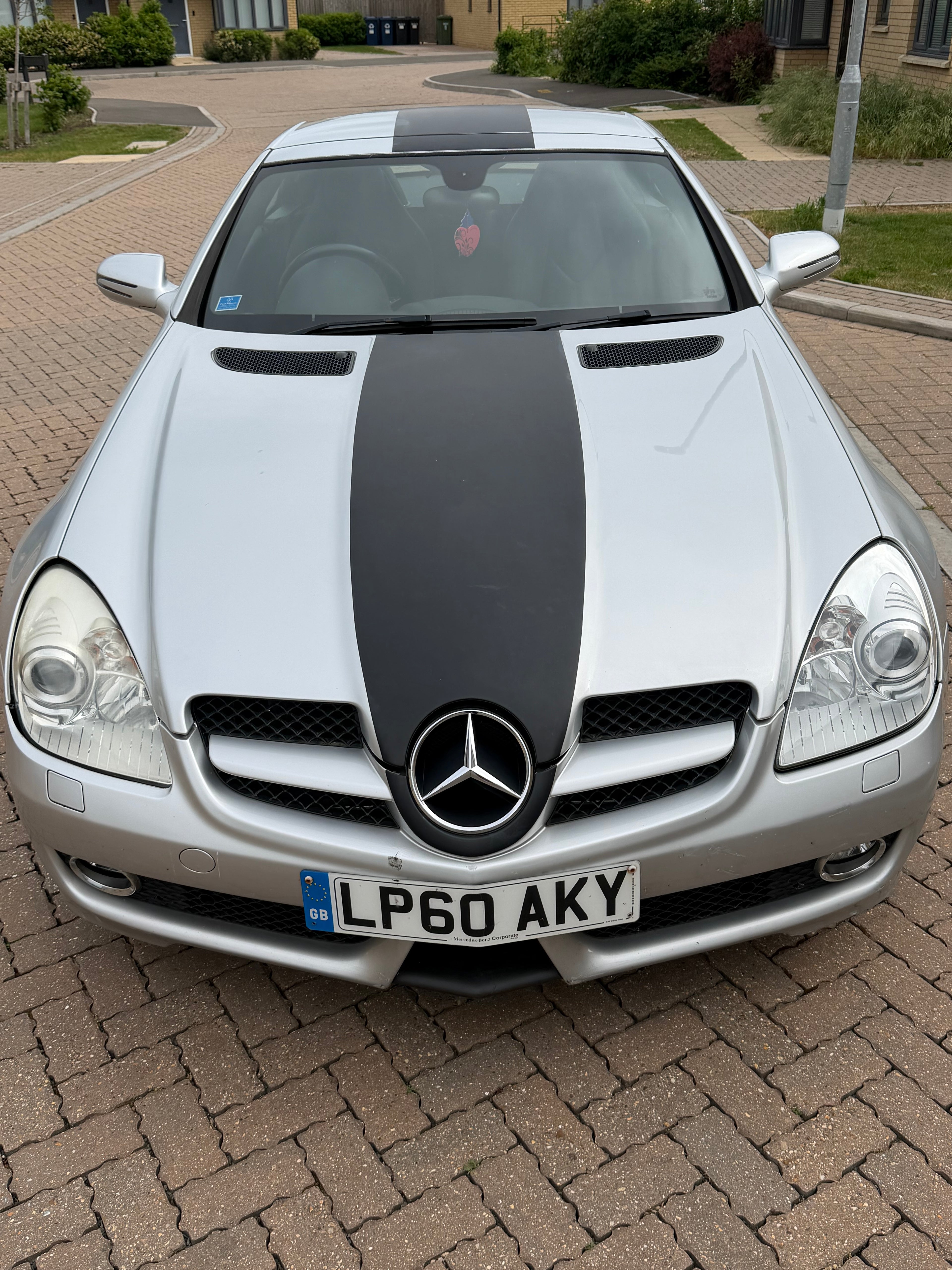 Mercedes slk200
Slk200 kkmpressor auto 
1.8 petrol
181bhp
Bluetooth 
Air con
Electric windows 
Leather seats
No Servis history 
Mot 5.08.2026
Very low mileage 48969
2 key  
Cat n 2020