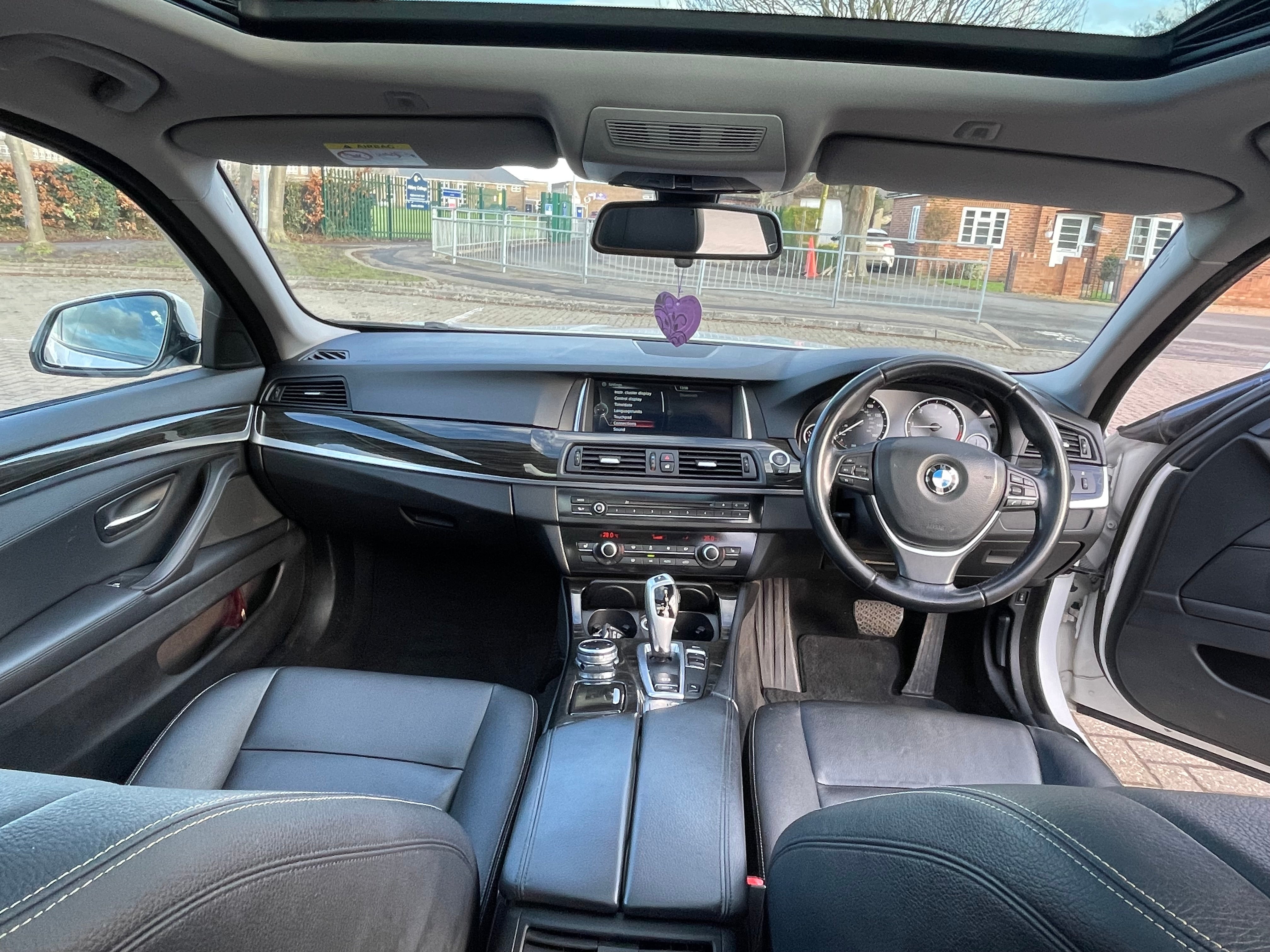 BMW
520d luxury auto