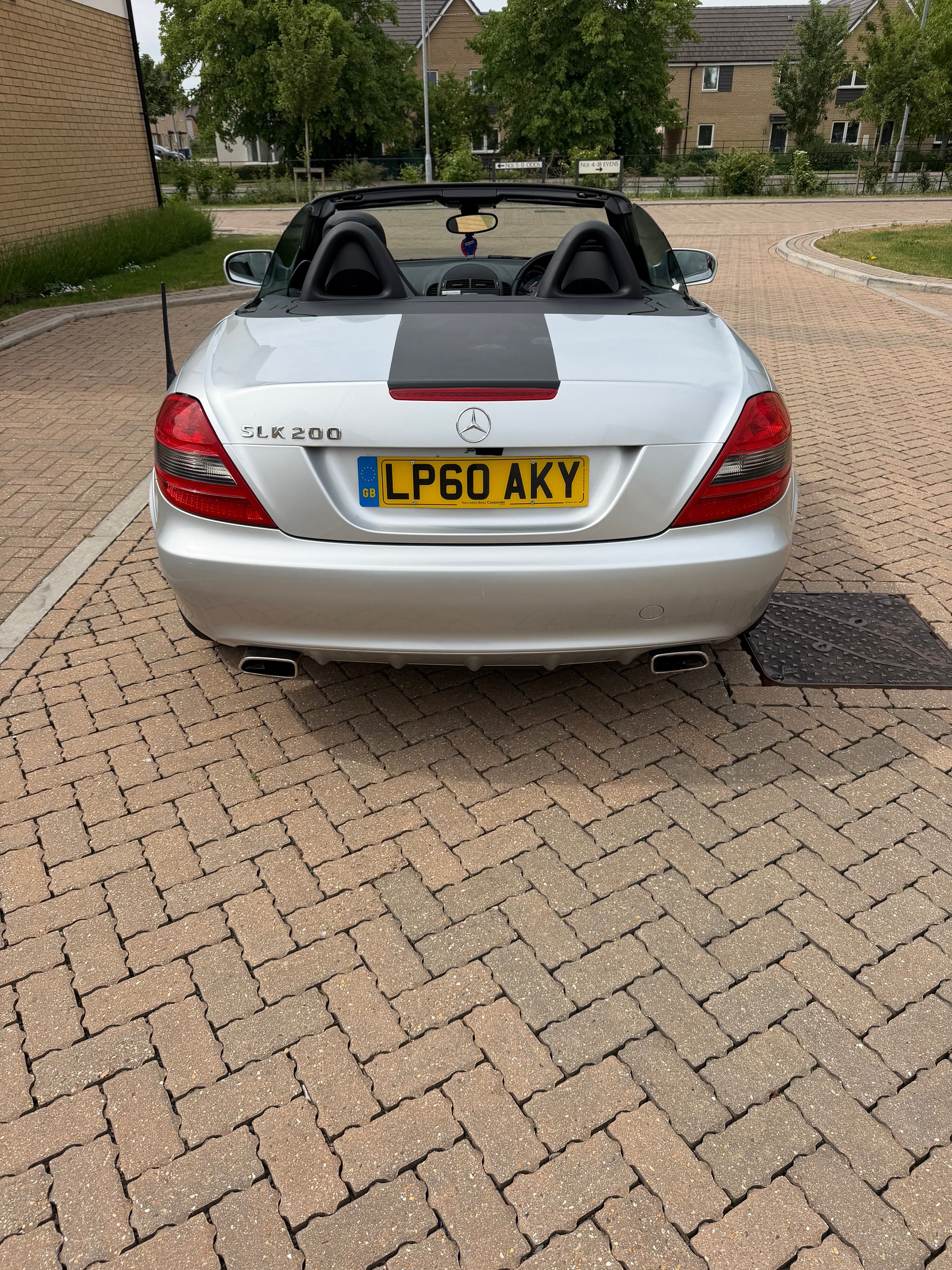 Mercedes slk200
Slk200 kkmpressor auto 
1.8 petrol
181bhp
Bluetooth 
Air con
Electric windows 
Leather seats
No Servis history 
Mot 5.08.2026
Very low mileage 48969
2 key  
Cat n 2020