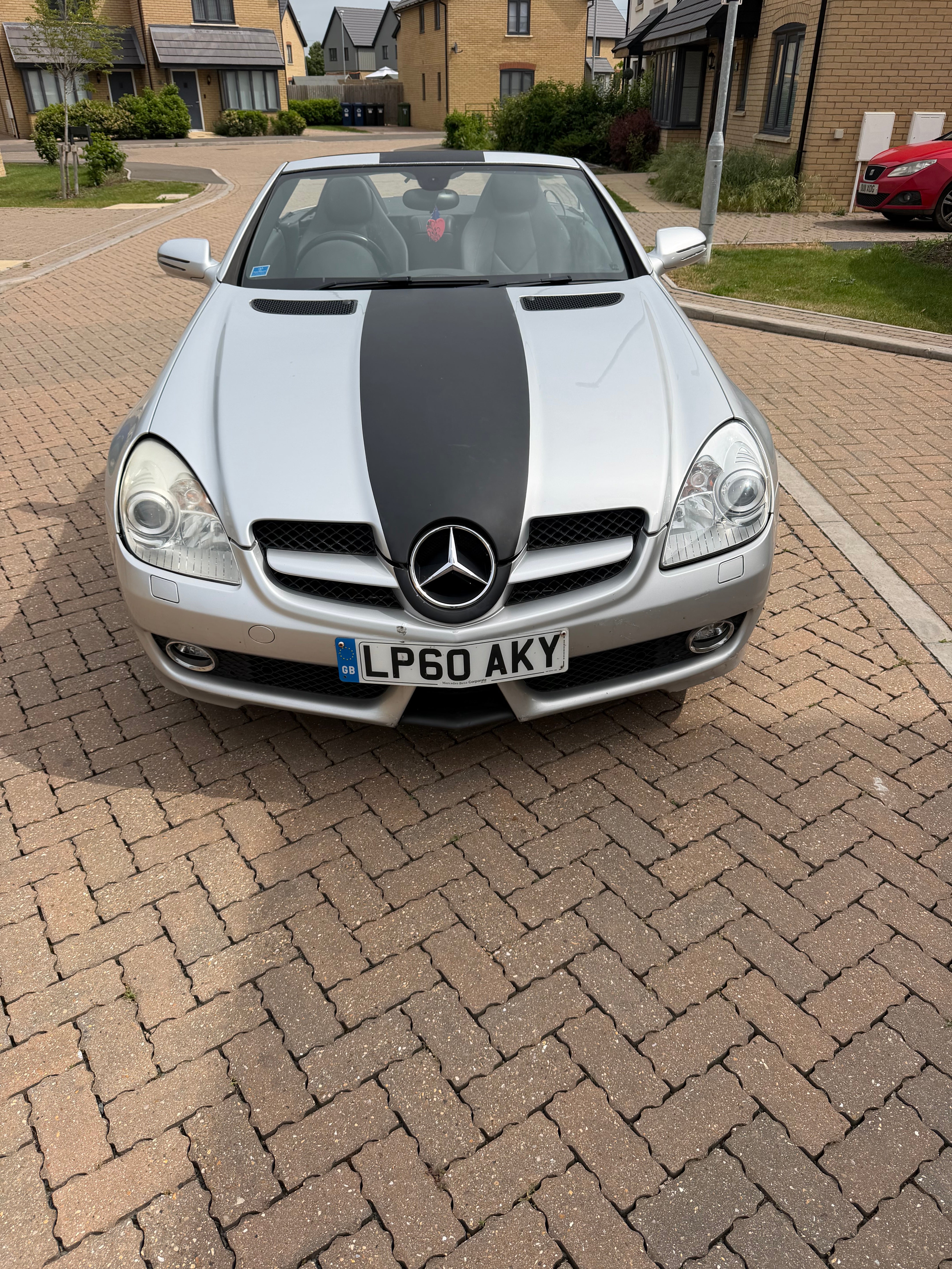 Mercedes slk200
Slk200 kkmpressor auto 
1.8 petrol
181bhp
Bluetooth 
Air con
Electric windows 
Leather seats
No Servis history 
Mot 5.08.2026
Very low mileage 48969
2 key  
Cat n 2020