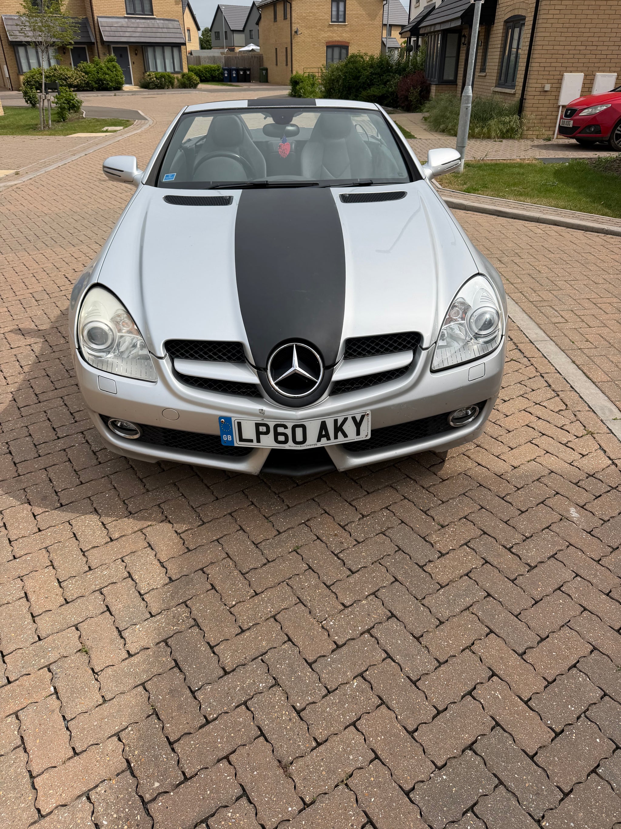 Mercedes slk200
Slk200 kkmpressor auto 
1.8 petrol
181bhp
Bluetooth 
Air con
Electric windows 
Leather seats
No Servis history 
Mot 5.08.2026
Very low mileage 48969
2 key  
Cat n 2020